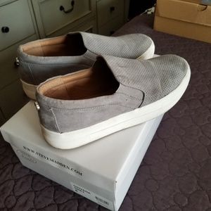 Steve madden slip on